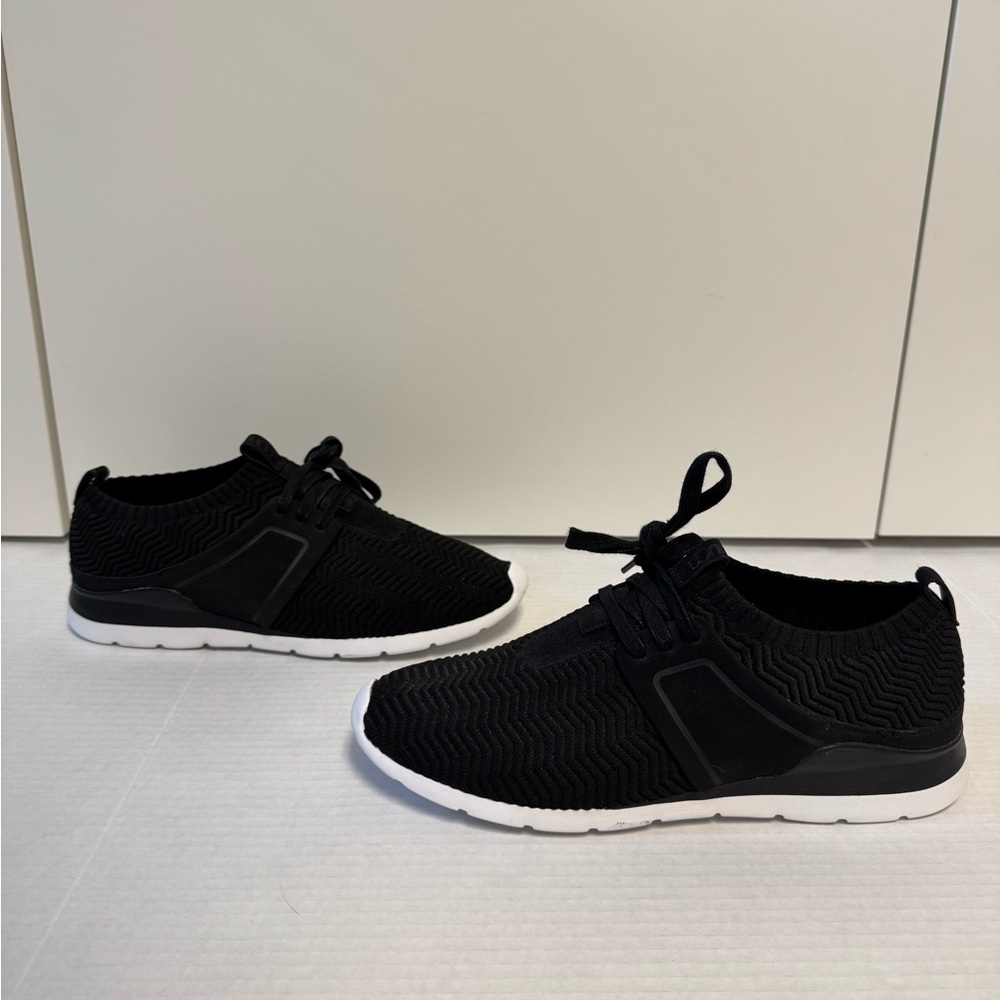 Ugg Women’s Treadlite Willows Sneakers in Black